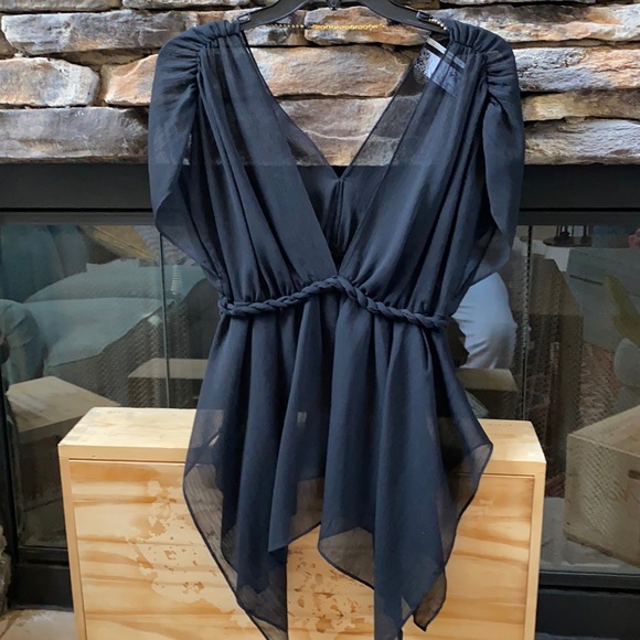 Guess Tops - Handkerchief style blouse
